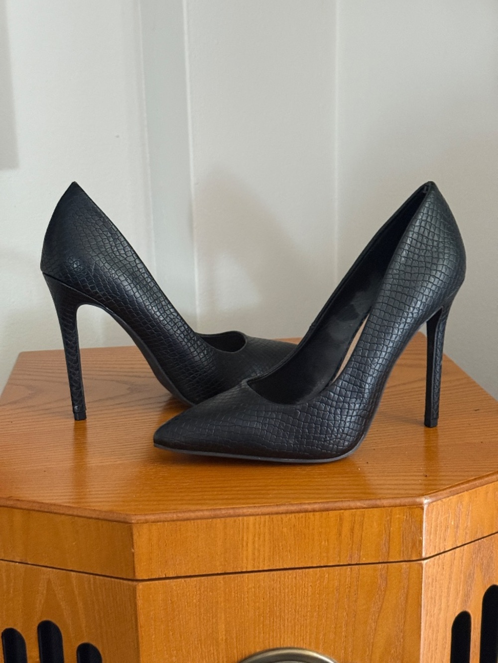 Women’s Shoes Size 7 - Picture 4 of 16